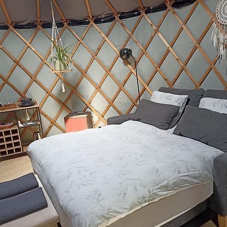 L'Echappee Au Jardin, Yourte Bucolique Godinne Екстер'єр фото